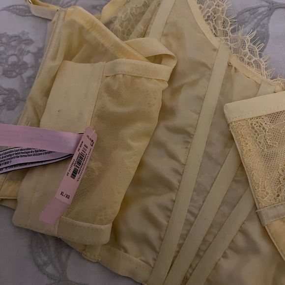 NWT Yellow corset bra - Picture 2 of 2